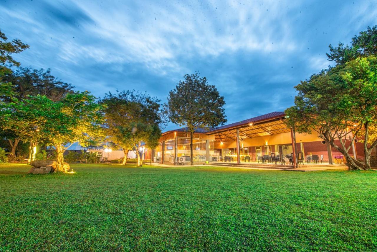 Mahanuge Hotel Polonnaruwa Exteriör bild