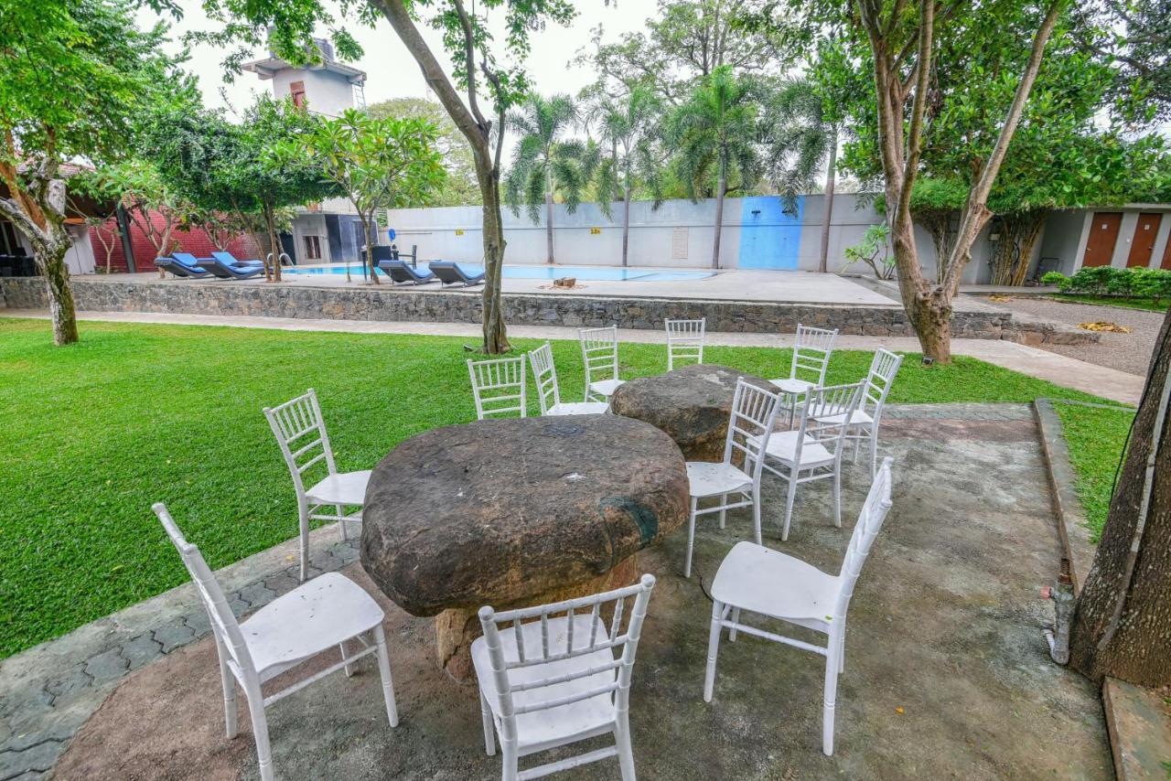 Mahanuge Hotel Polonnaruwa Exteriör bild
